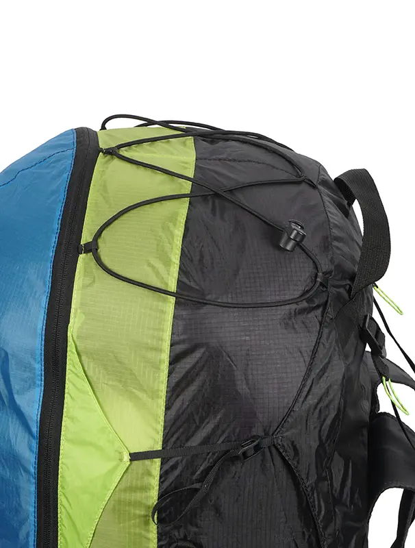 5_UP_light_backpack_fixing_lowres.webp